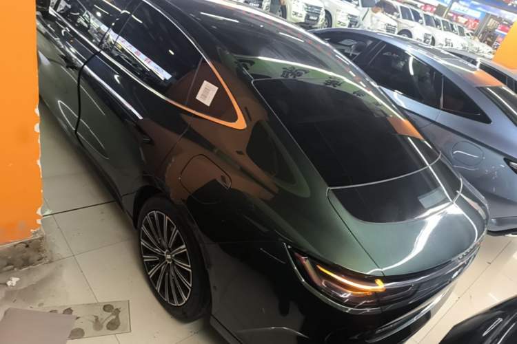 Used Geely Galaxy 8 2025 130km EM-P Starship Edition Rear Left 45 Deg