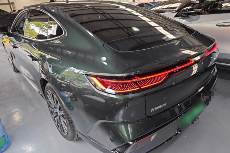 Used Geely Galaxy 8 2025 130km EM-i Flagship Edition Rear Left 45 Deg