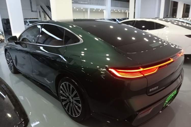 Used Geely Galaxy 8 2025 130km EM-P Starship Edition Rear Left 45 Deg