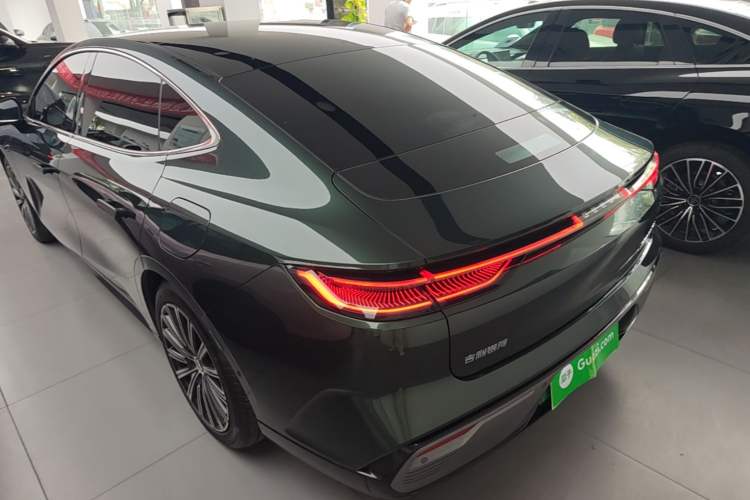 Used Geely Galaxy 8 2025 130km EM-i Flagship Edition Rear Left 45 Deg