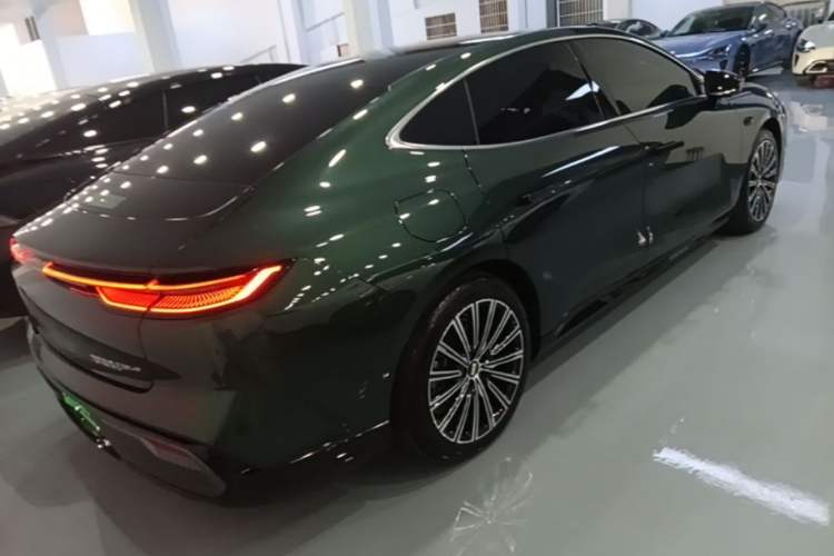 Used Geely Galaxy 8 2025 130km EM-P Starship Edition Rear Right 45 Deg