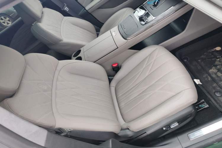 Used Geely Galaxy 8 2025 130km EM-i Flagship Edition Right Front Seat