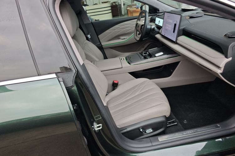 Used Geely Galaxy 8 2025 130km EM-P Starship Edition Right Front Seat