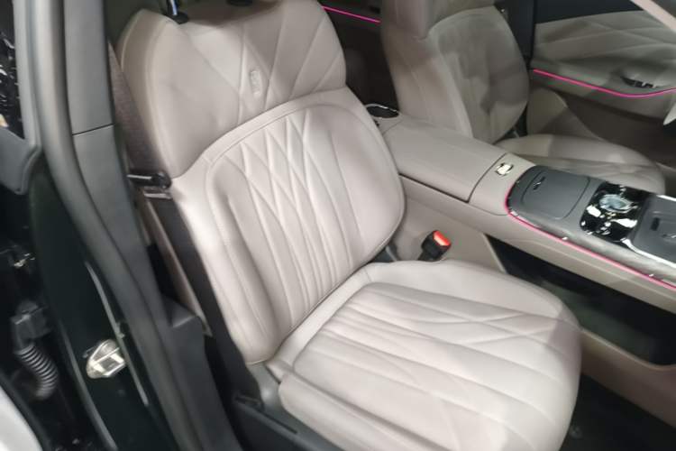 Used Geely Galaxy 8 2025 130km EM-i Deluxe Edition Right Front Seat
