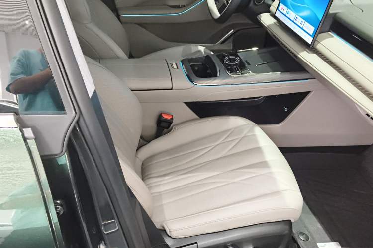 Used Geely Galaxy 8 2025 130km EM-P Starship Edition Right Front Seat