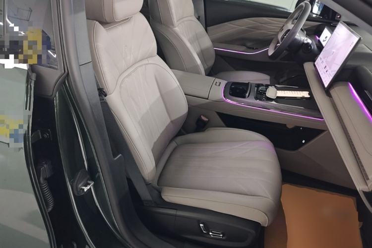 Used Geely Galaxy 8 2025 130km EM-i Prestige Edition Right Front Seat