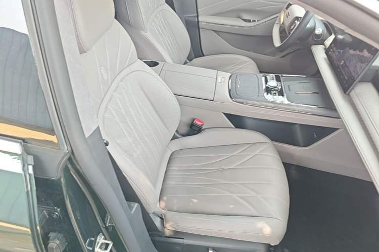Used Geely Galaxy 8 2025 130km EM-P Starship Edition Right Front Seat