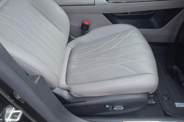 Used Geely Galaxy 8 2025 130km EM-P Starship Edition Right Front Seat