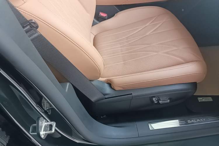 Used Geely Galaxy 8 2025 130km EM-P Starship Edition Right Front Seat