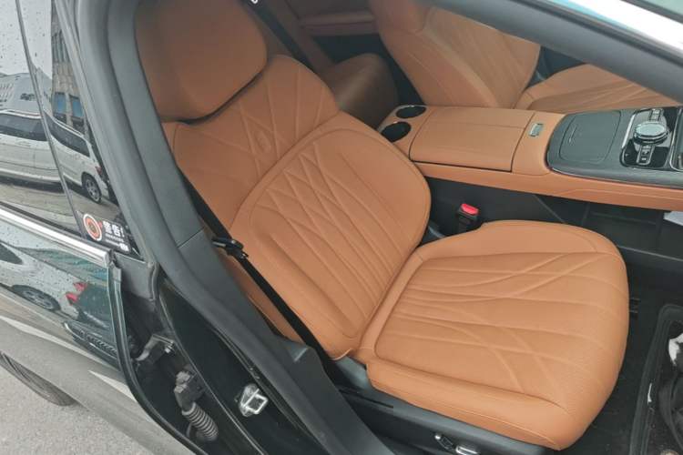Used Geely Galaxy 8 2025 130km EM-i Prestige Edition Right Front Seat