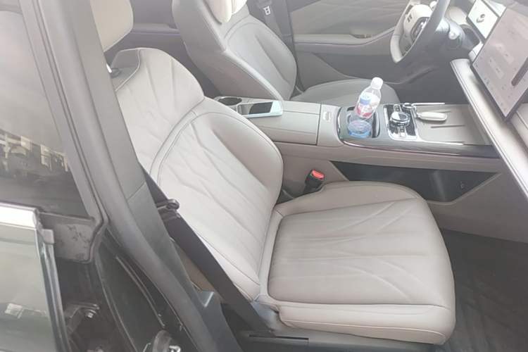 Used Geely Galaxy 8 2025 130km EM-i Prestige Edition Right Front Seat