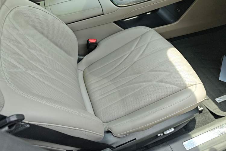 Used Geely Galaxy 8 2025 130km EM-P Starship Edition Right Front Seat