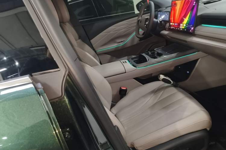 Used Geely Galaxy 8 2025 130km EM-i Deluxe Edition Right Front Seat