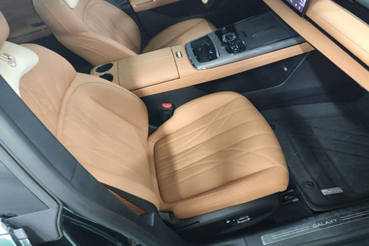 Used Geely Galaxy 8 2025 130km EM-i Deluxe Edition Right Front Seat