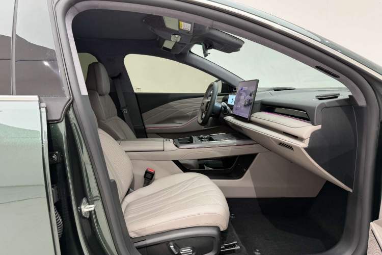 Used Geely Galaxy 8 2025 130km EM-P Starship Edition Right Front Seat