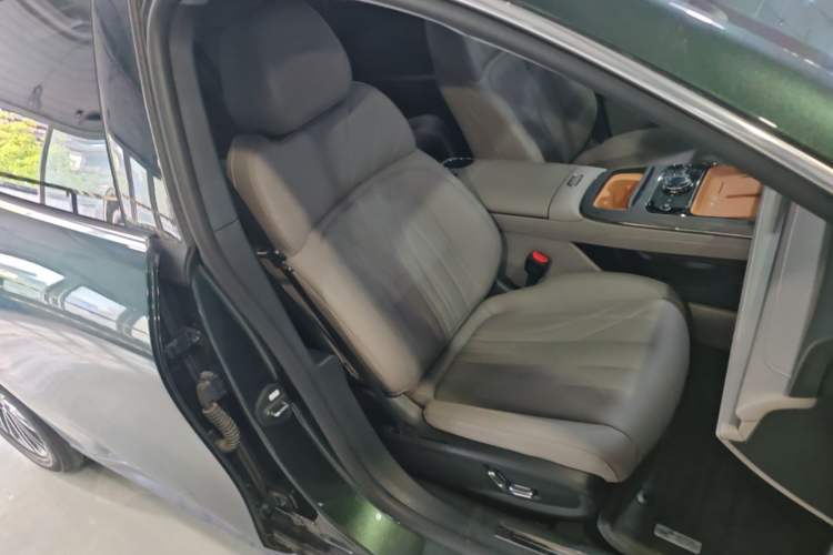 Used Geely Galaxy 8 2025 130km EM-i Prestige Edition Right Front Seat
