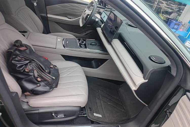 Used Geely Galaxy 8 2025 130km EM-i Flagship Edition Right Front Seat