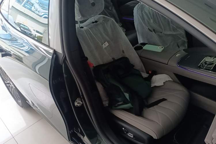 Used Geely Galaxy 8 2025 130km EM-i Prestige Edition Right Front Seat