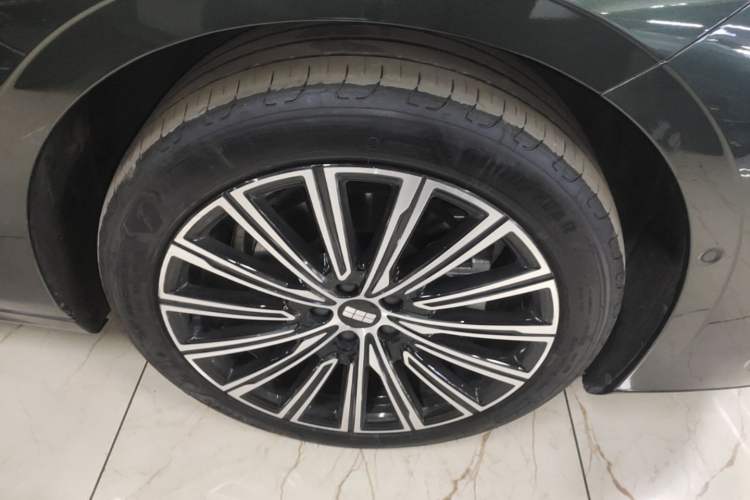 Used Geely Galaxy 8 2025 130km EM-P Exploration Edition Right Front Wheel Hub