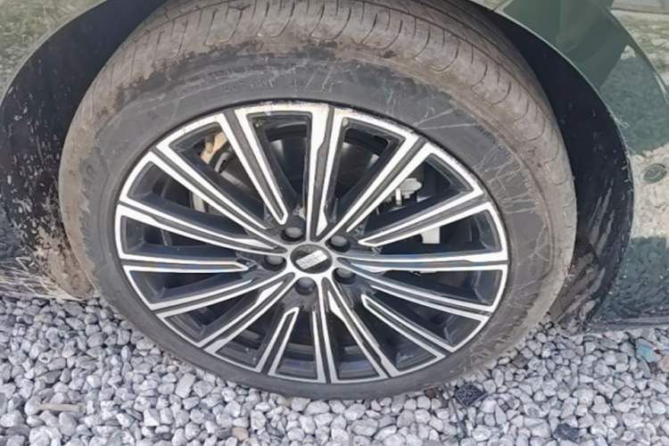 Used Geely Galaxy 8 2025 130km EM-P Exploration Edition Right Front Wheel Hub