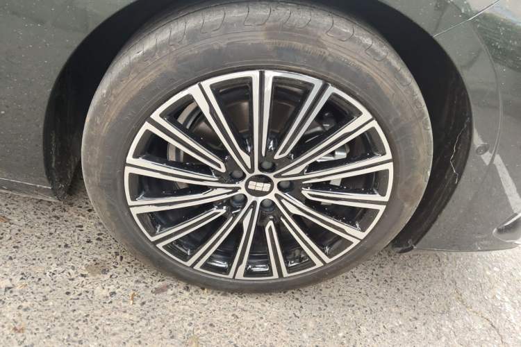 Used Geely Galaxy 8 2025 130km EM-P Starship Edition Right Front Wheel Hub
