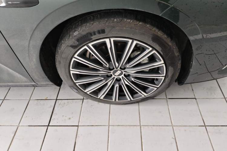 Used Geely Galaxy 8 2025 130km EM-P Starship Edition Right Front Wheel Hub