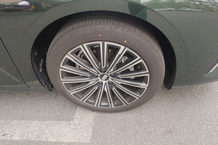 Used Geely Galaxy 8 2025 130km EM-P Exploration Edition Right Front Wheel Hub