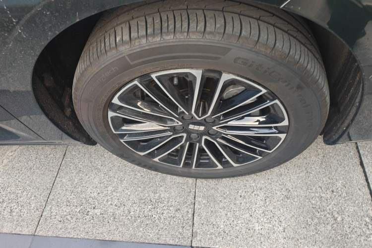 Used Geely Galaxy 8 2025 130km EM-i Prestige Edition Right Front Wheel Hub