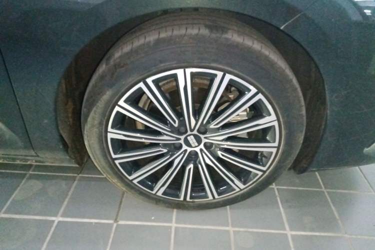 Used Geely Galaxy 8 2025 130km EM-P Starship Edition Right Front Wheel Hub