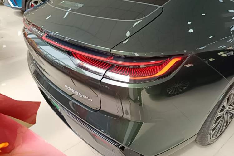 Used Geely Galaxy 8 2025 130km EM-i Flagship Edition Right Rear Taillight