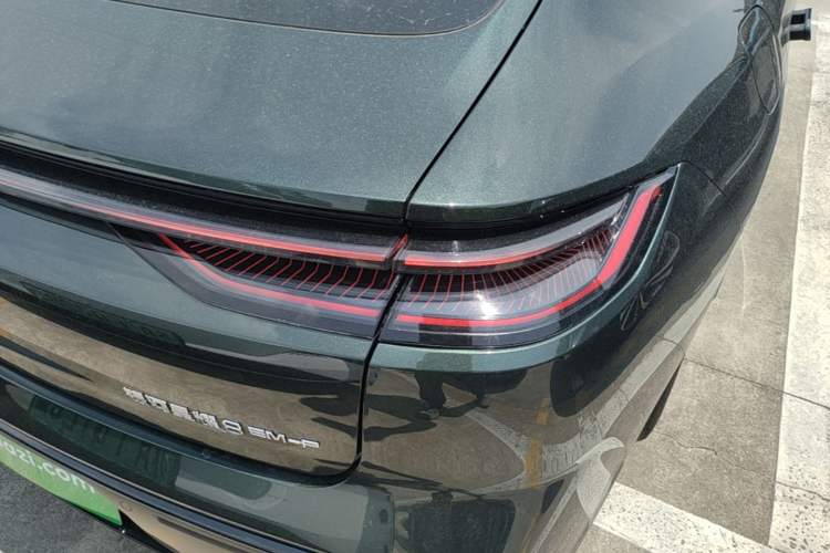 Used Geely Galaxy 8 2025 130km EM-P Starship Edition Right Rear Taillight