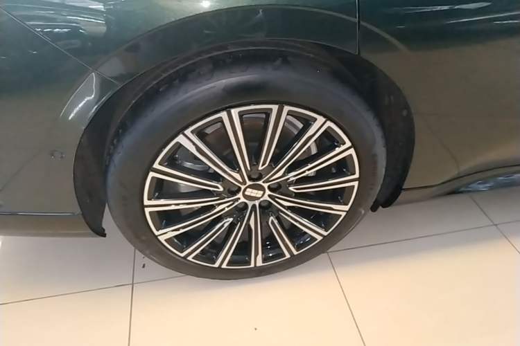 Used Geely Galaxy 8 2025 130km EM-P Starship Edition Right Rear Wheel Hub