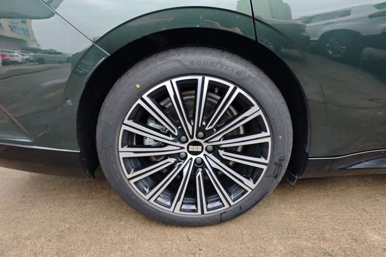 Used Geely Galaxy 8 2025 130km EM-P Starship Edition Right Rear Wheel Hub
