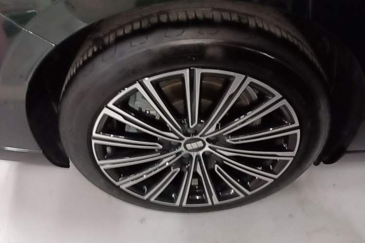 Used Geely Galaxy 8 2025 130km EM-P Starship Edition Right Rear Wheel Hub