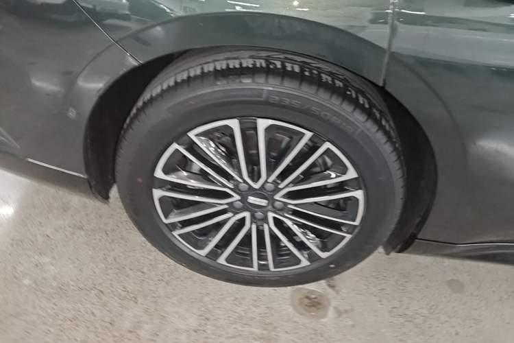 Used Geely Galaxy 8 2025 130km EM-i Deluxe Edition Right Rear Wheel Hub