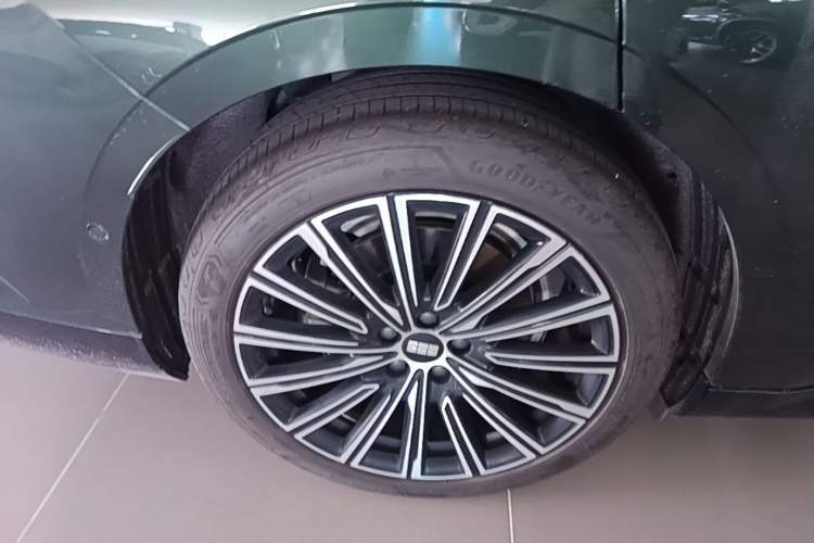 Used Geely Galaxy 8 2025 130km EM-P Starship Edition Right Rear Wheel Hub