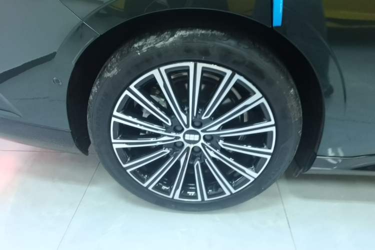 Used Geely Galaxy 8 2025 130km EM-P Starship Edition Right Rear Wheel Hub