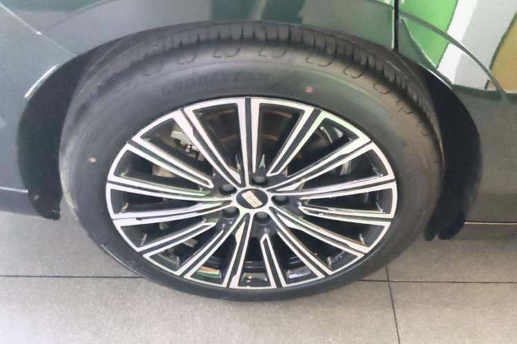 Used Geely Galaxy 8 2025 130km EM-P Starship Edition Right Rear Wheel Hub