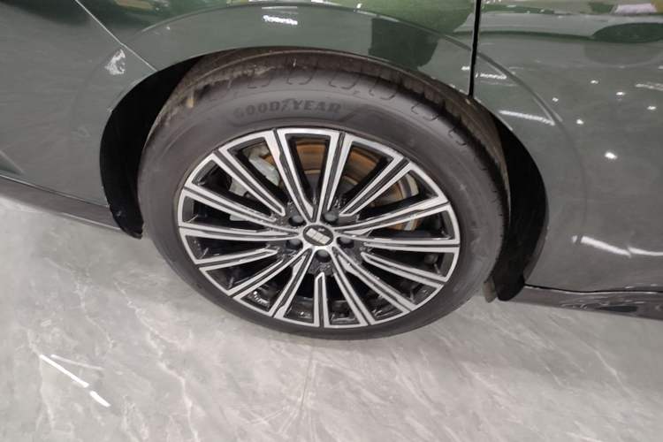Used Geely Galaxy 8 2025 130km EM-P Starship Edition Right Rear Wheel Hub