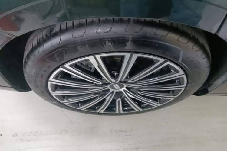 Used Geely Galaxy 8 2025 130km EM-P Starship Edition Right Rear Wheel Hub