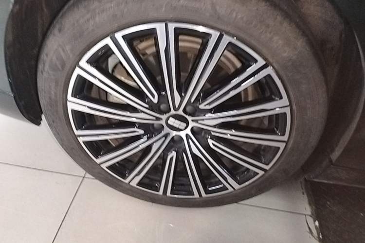 Used Geely Galaxy 8 2025 130km EM-P Starship Edition Right Rear Wheel Hub