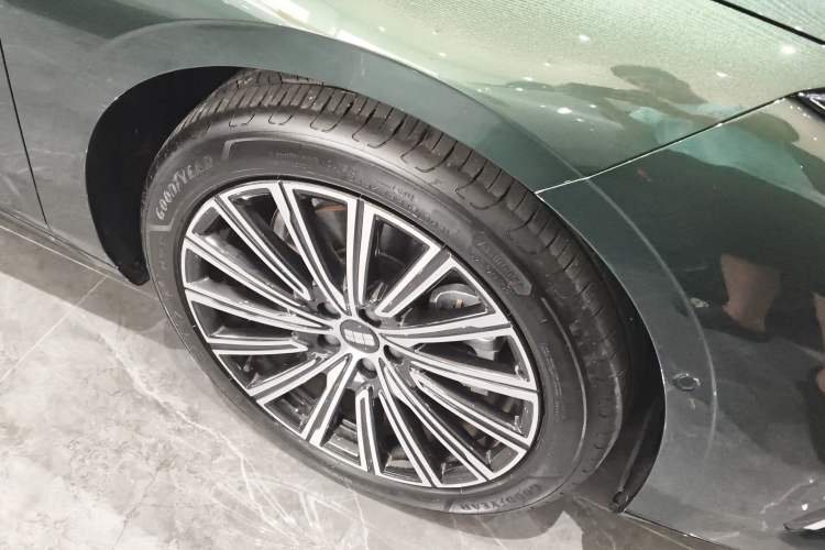 Used Geely Galaxy 8 2025 130km EM-P Starship Edition Right Rear Wheel Hub