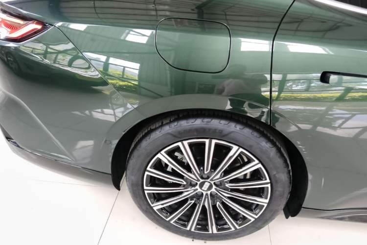 Used Geely Galaxy 8 2025 130km EM-P Starship Edition Right Rear Wheel Hub