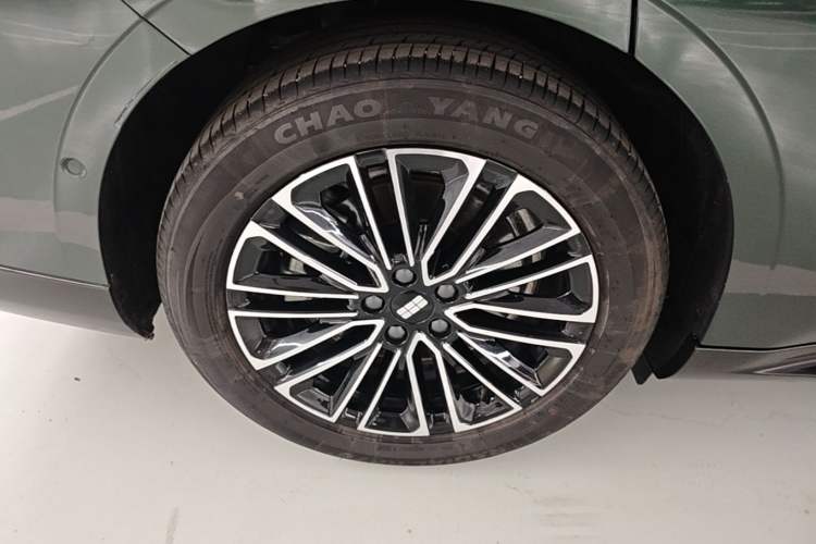 Used Geely Galaxy 8 2025 130km EM-i Prestige Edition Right Rear Wheel Hub