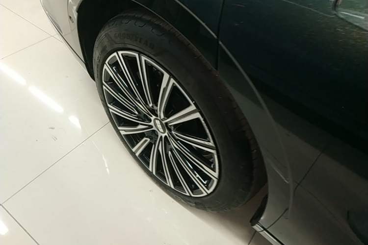 Used Geely Galaxy 8 2025 130km EM-P Starship Edition Right Rear Wheel Hub
