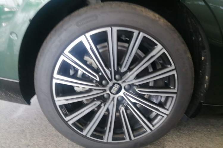 Used Geely Galaxy 8 2025 130km EM-P Starship Edition Right Rear Wheel Hub