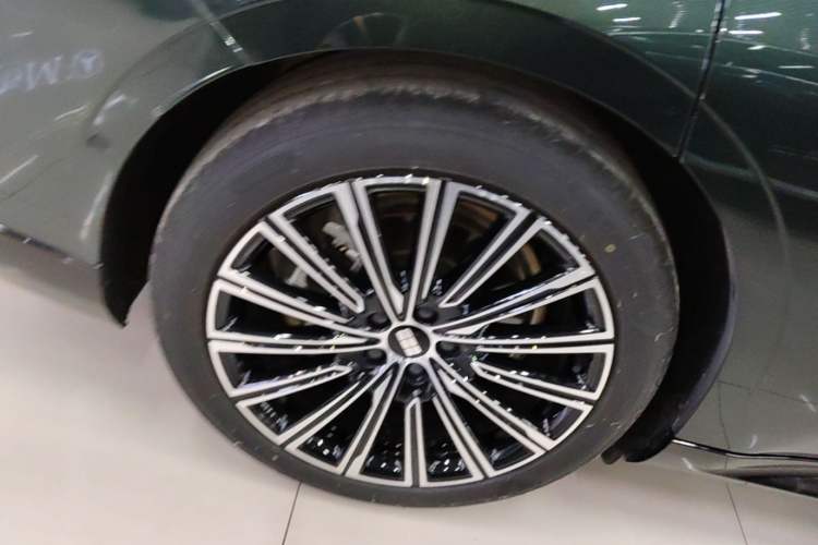 Used Geely Galaxy 8 2025 130km EM-P Starship Edition Right Rear Wheel Hub