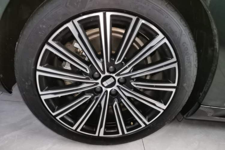 Used Geely Galaxy 8 2025 130km EM-P Starship Edition Right Rear Wheel Hub