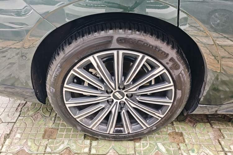 Used Geely Galaxy 8 2025 130km EM-i Flagship Edition Right Rear Wheel Hub