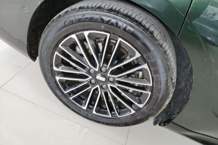 Used Geely Galaxy 8 2025 130km EM-i Prestige Edition Right Rear Wheel Hub